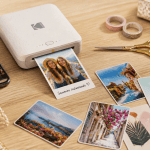 imprimante smartphone avec photos et accessoires sur table